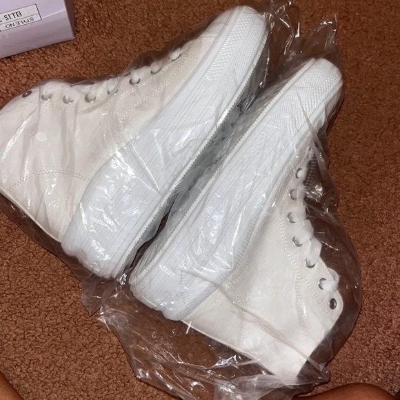 NWT in box White High Top Sneakers - Picture 5 of 7